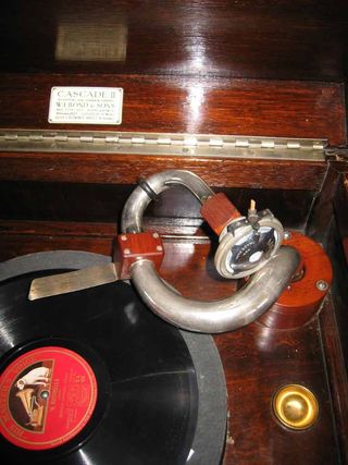 Bond Cascade II Gramophone